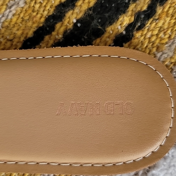 Old Navy Snake Print Sandals - Picture 3 of 5